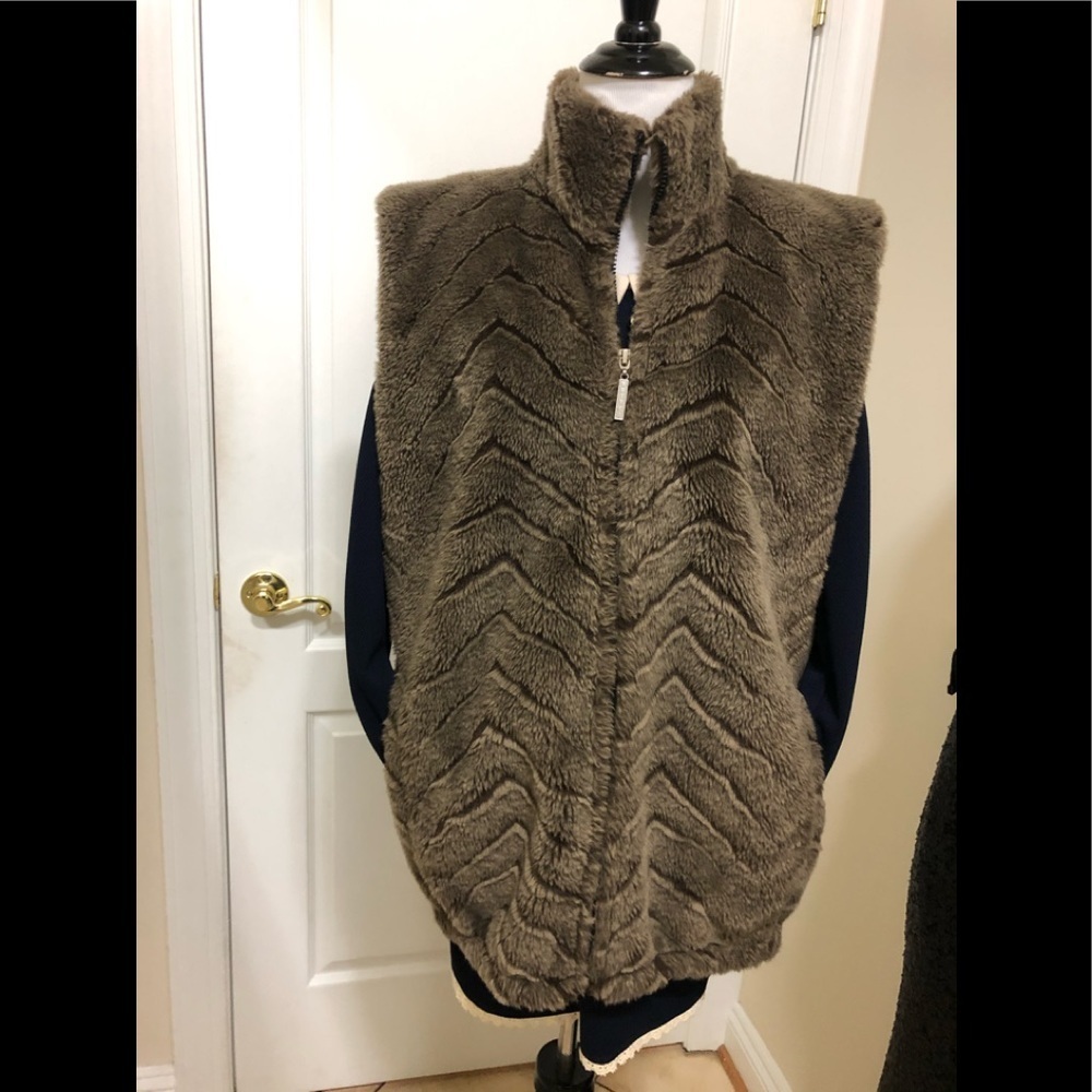 Duffel faux far vest gray condition